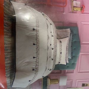 BRAND NEW- Twin XL comforter and one sham